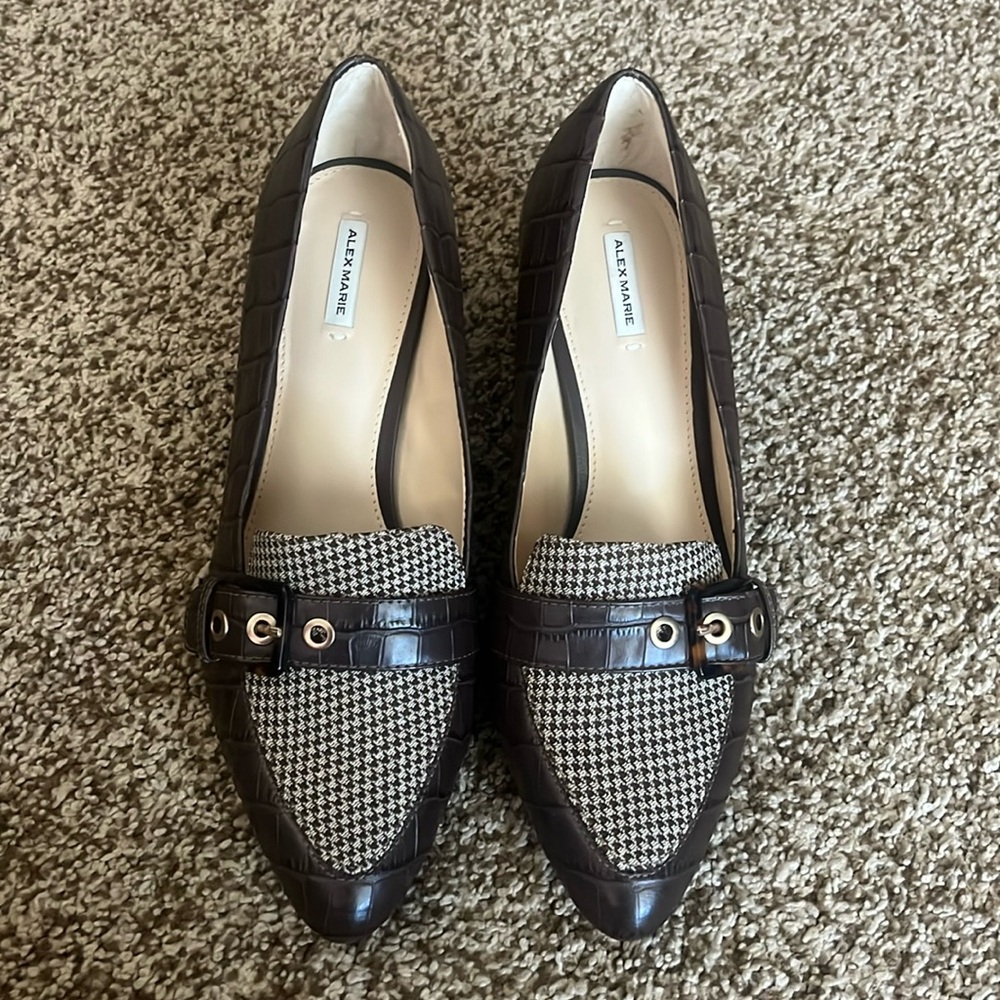 Alex Marie Sz 9.5 Brown Oxford Buckle with Gold Embellishment on heal
